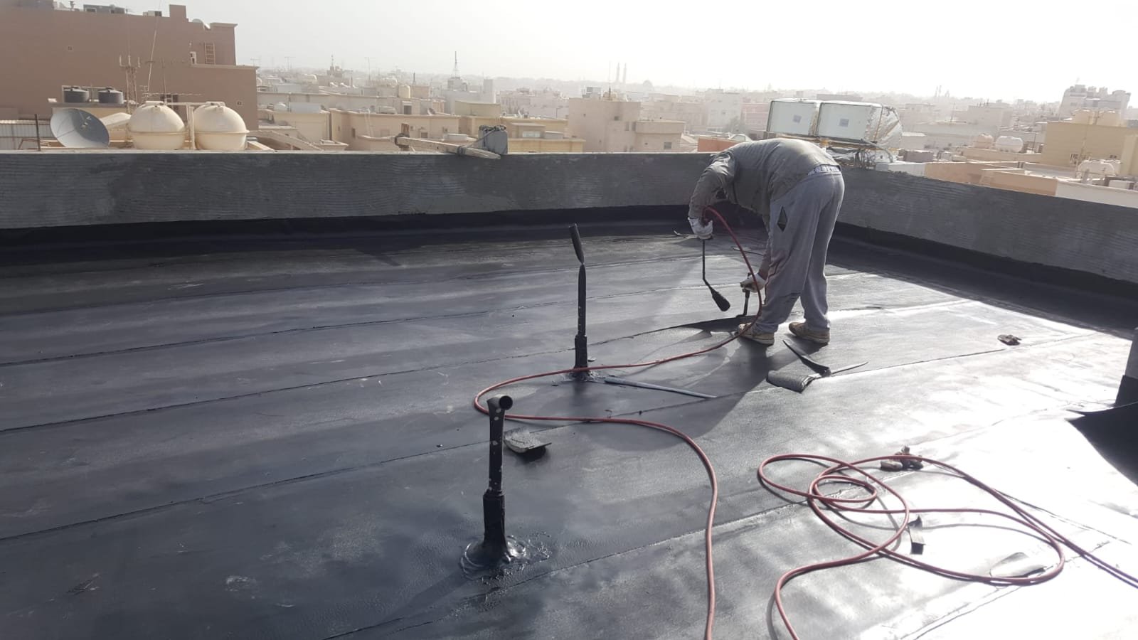 أعمال عزل سطح