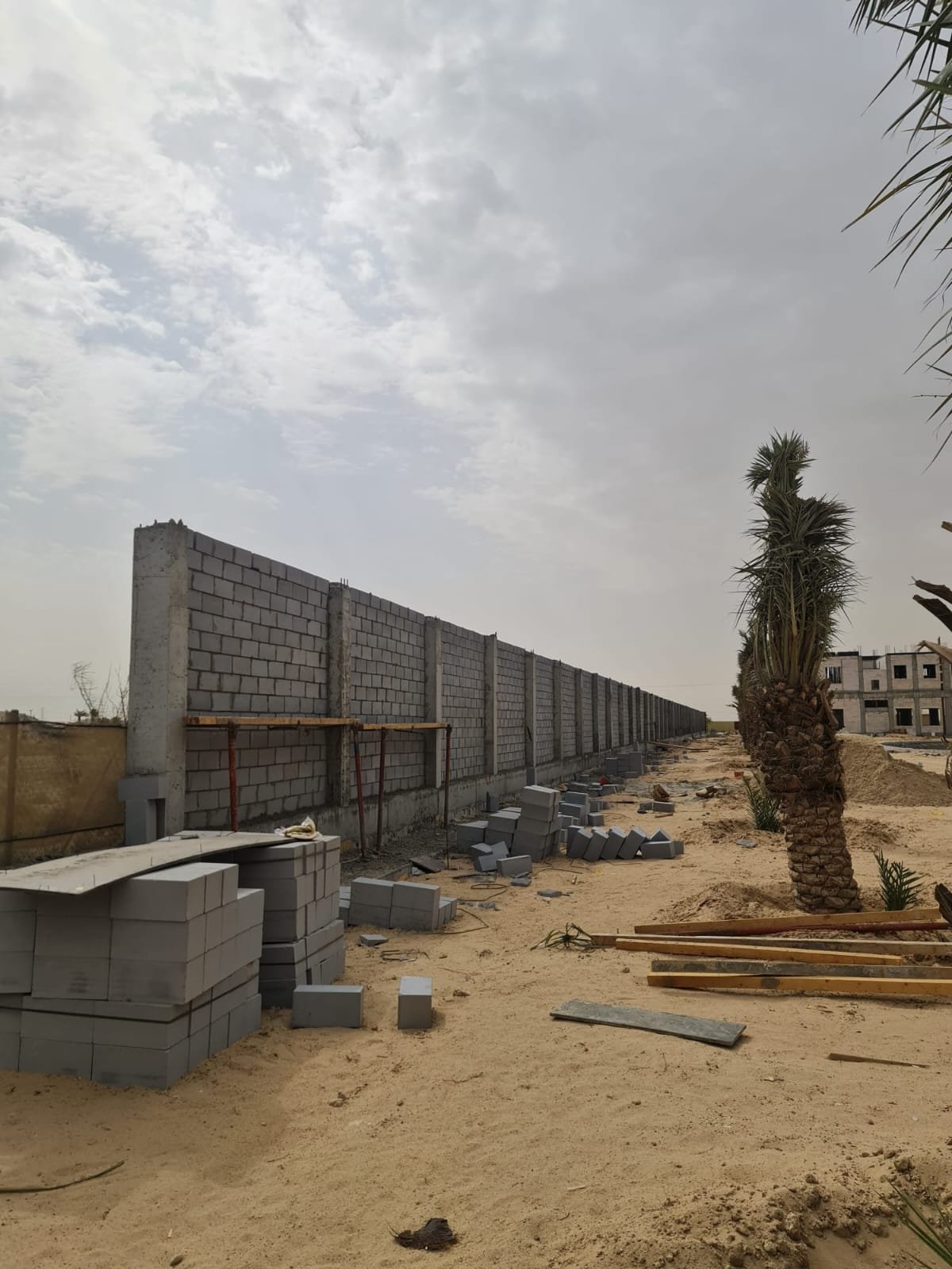 سور مزرعة طويل